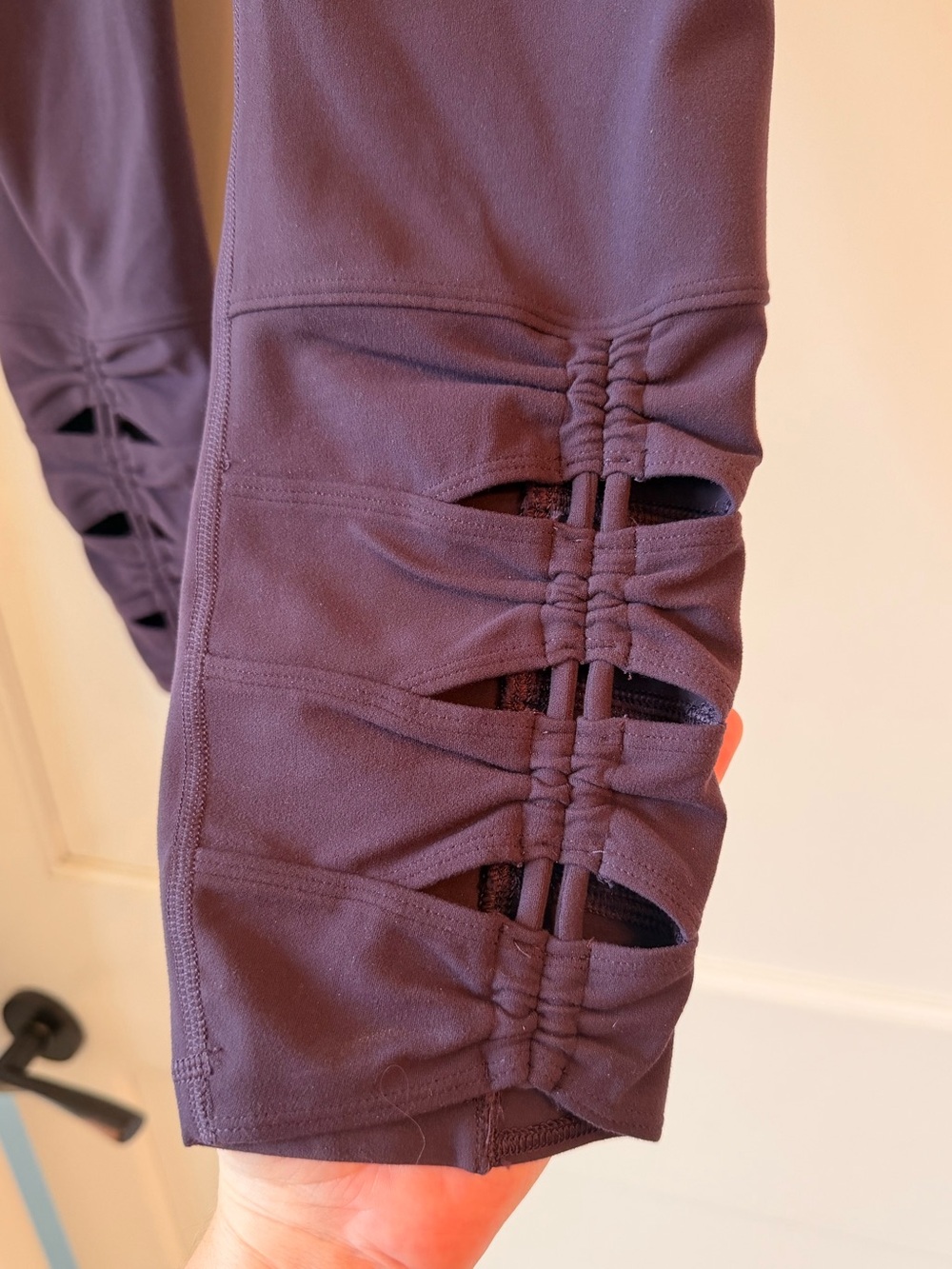 Athleta salutation stash pocket II cinch 7/8 tight - Picture 6 of 8
